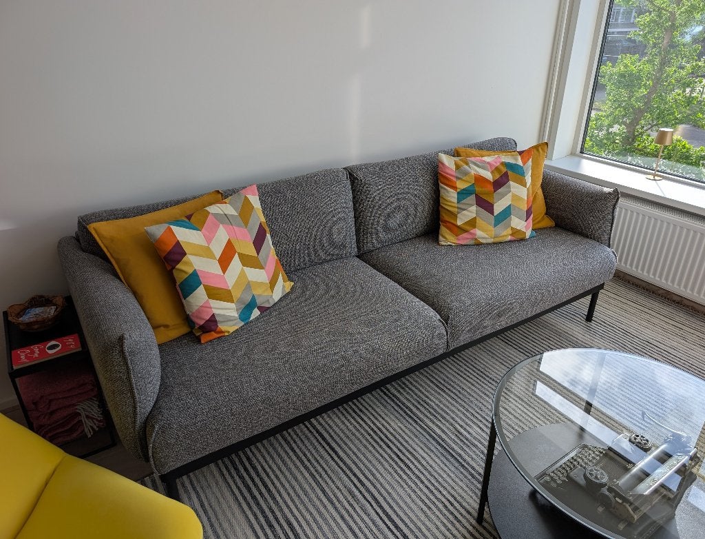 IKEA ÄPPLARYD 3-zitsbank grijs/zwart in nieuwstaat, Ophalen, Driepersoons, 75 tot 100 cm, Zo goed als nieuw