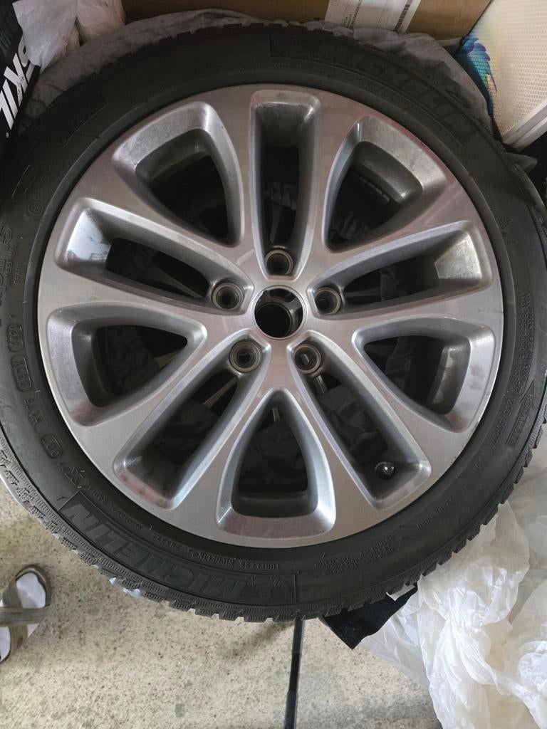 Winterbanden Megane 4 op originele Grey Smoky Renault velg, Auto-onderdelen, Banden en Velgen, 16 inch, Banden en Velgen, 205 mm