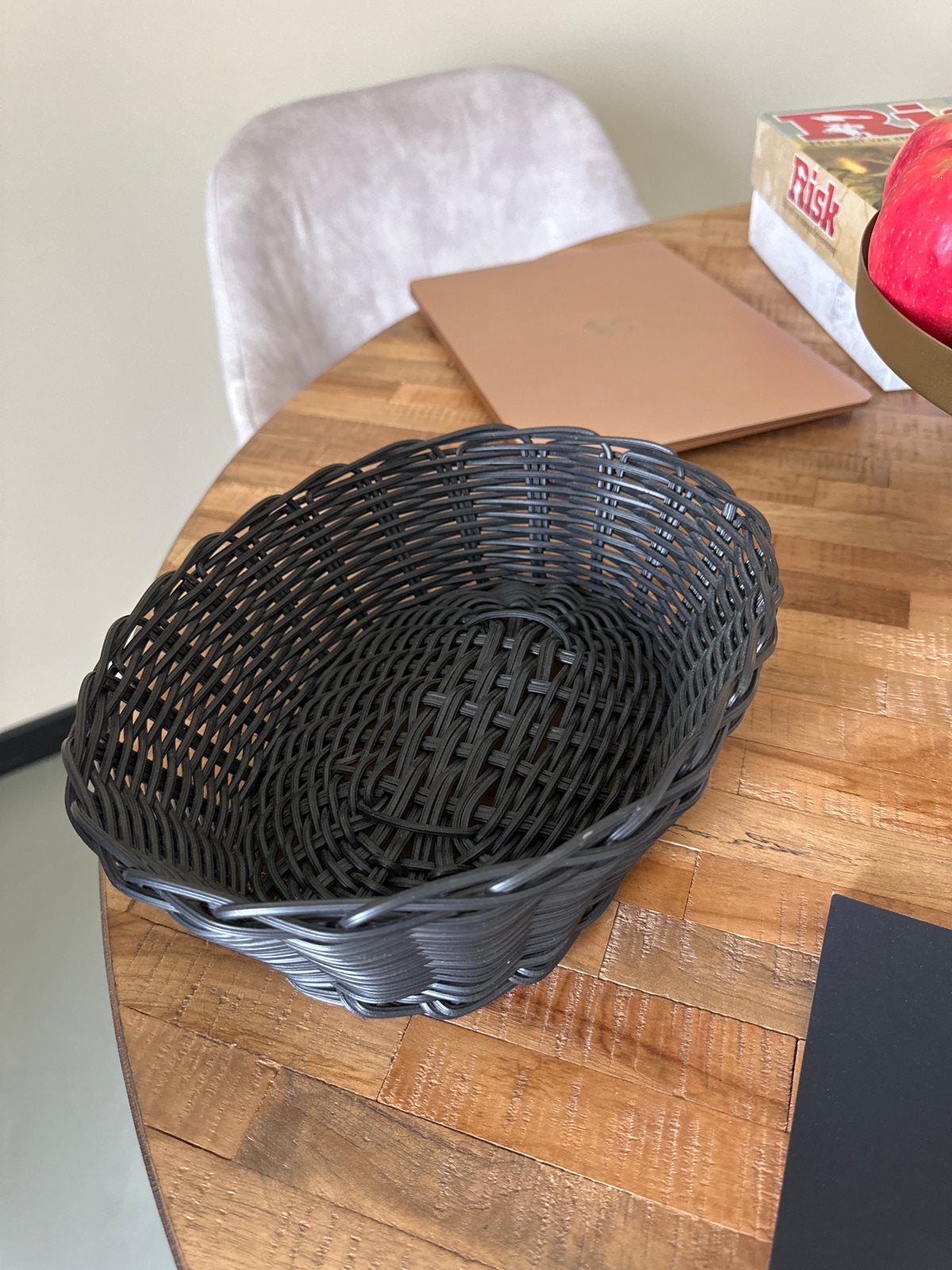 Ovale zwarte mand van kunststof, Kunststof, Gevlochten, Mand, Ophalen of Verzenden