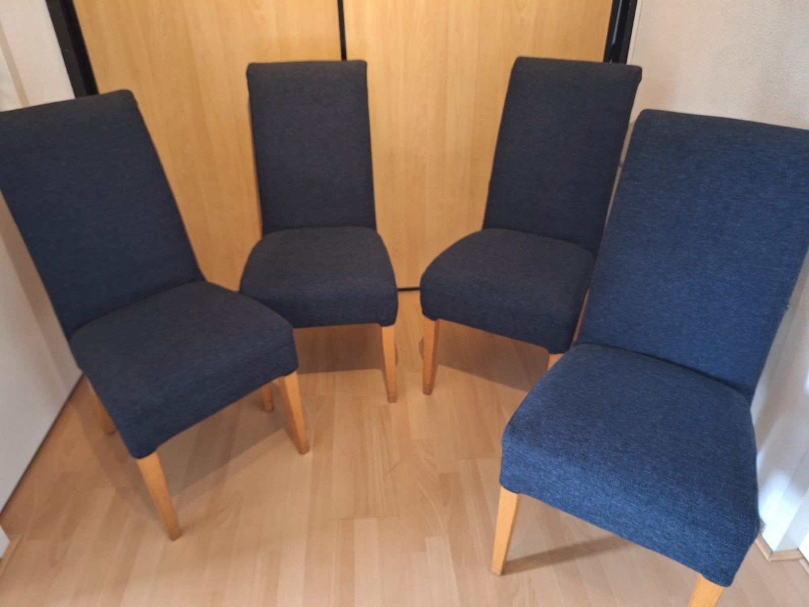4 blauwe eetkamerstoelen. Nieuw overtrokken., Ophalen, Nieuw, Blauw, Vier