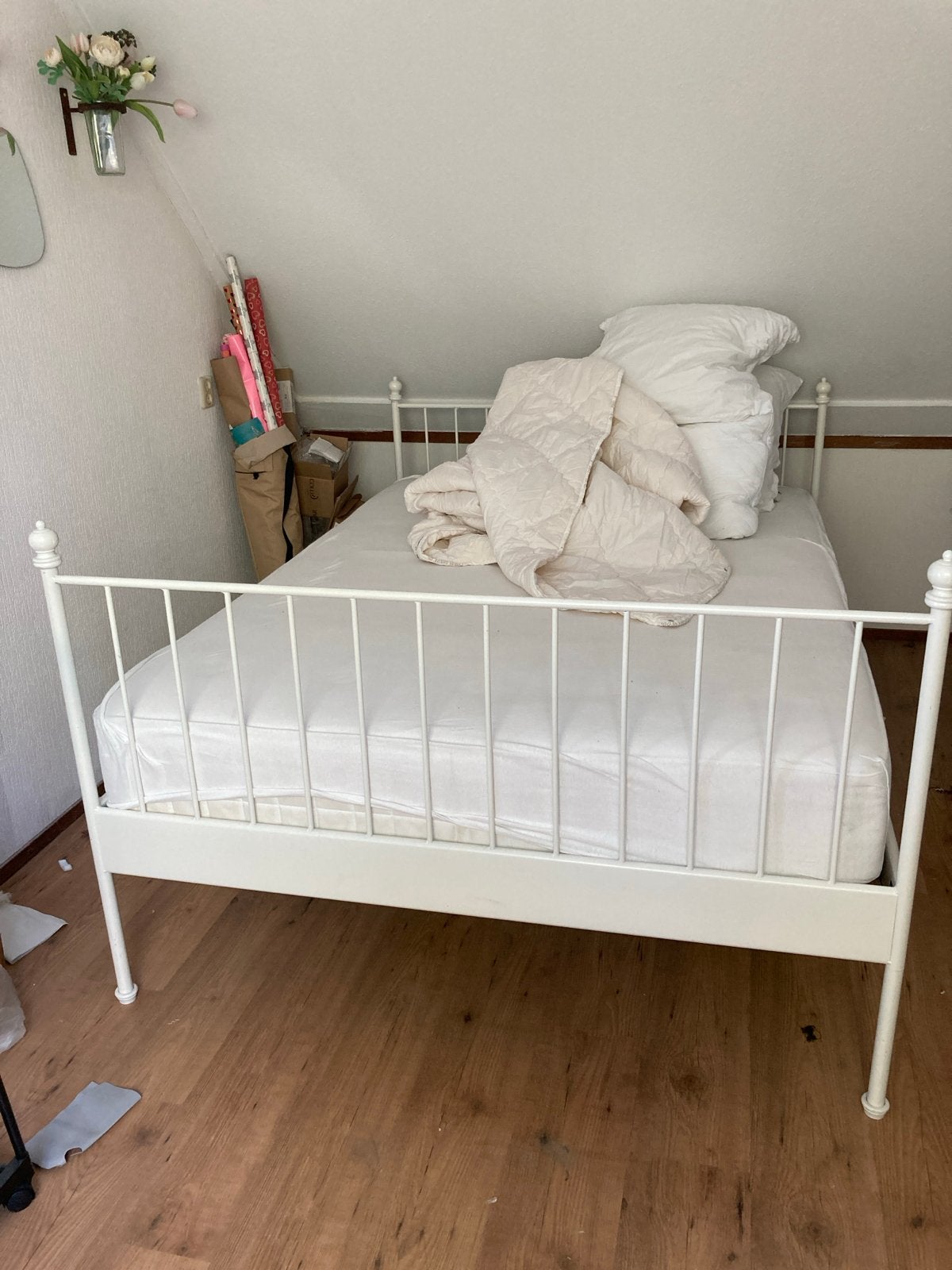 Ikea meisjes bed metalen bedframe - 140x200 cm, Ophalen, Gebruikt, Wit, Tweepersoons