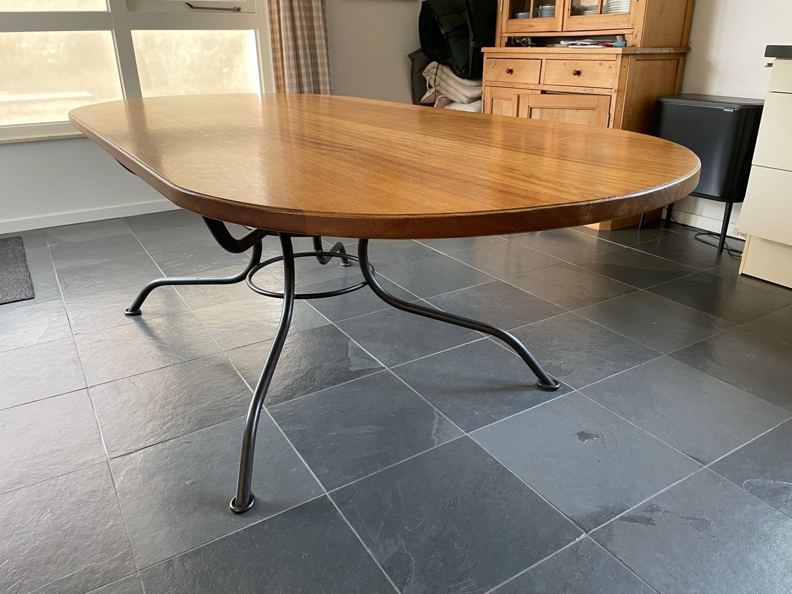 Lange eettafel met smeedijzeren onderstel, halfronde uiteind, Ophalen, Gebruikt, 100 tot 150 cm, 200 cm of meer