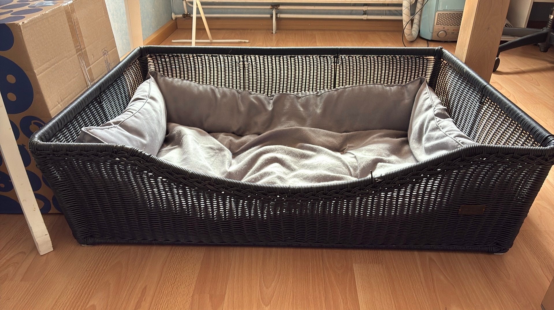 Grote Wicker hondenmand met kussen 98-68cm, Ophalen, Zo goed als nieuw, Overige