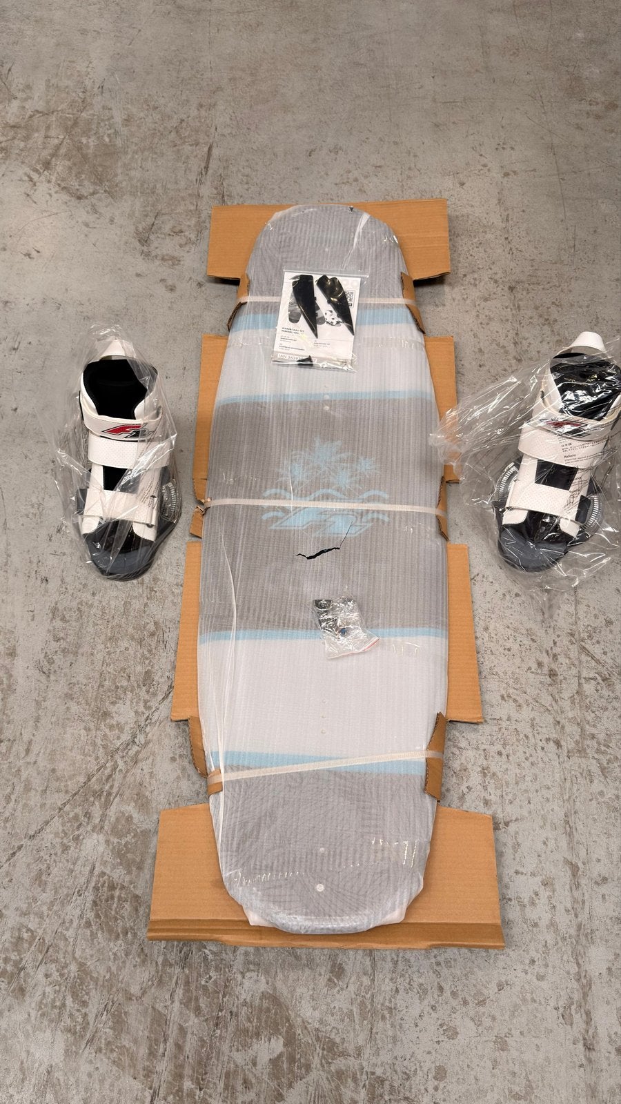 Nieuw F2 Wakeboard Set 140 x 44 cm, Ophalen of Verzenden, Nieuw, Board en Schoenen