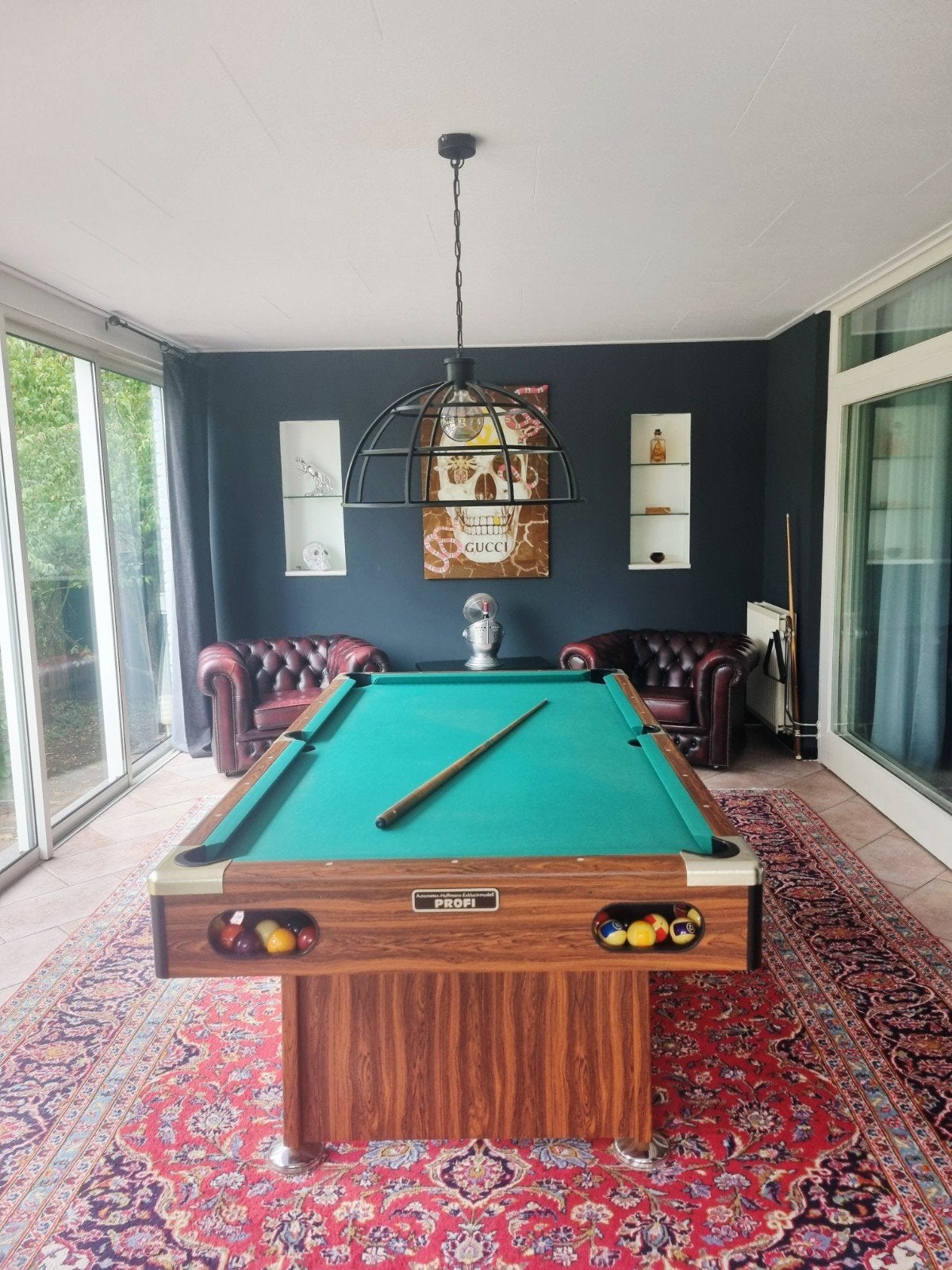 Mancave set, Biljarttafel, Chesterfield fauteuils en decorat, Ophalen