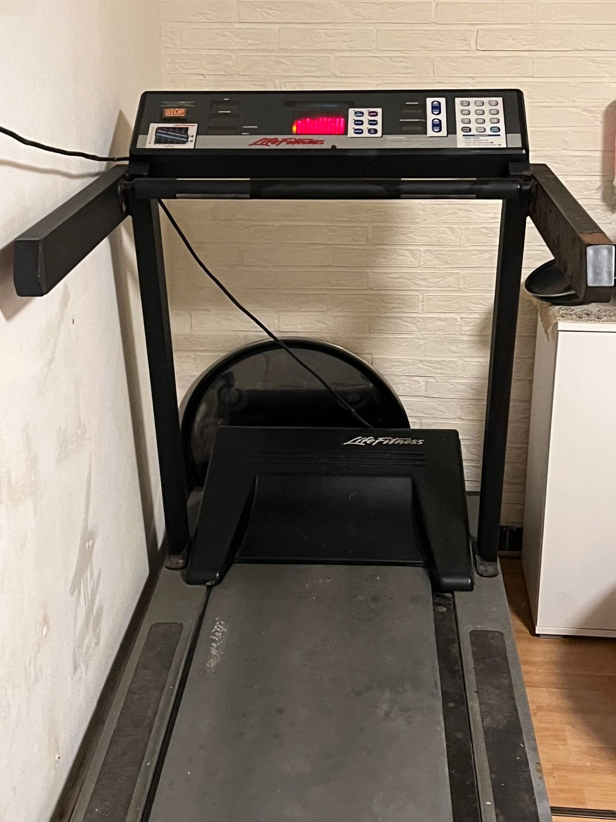 Gratis Life Fitness loopband, werkend, vóór dinsdag ophalen, Ophalen, Gebruikt, Metaal, Loopband