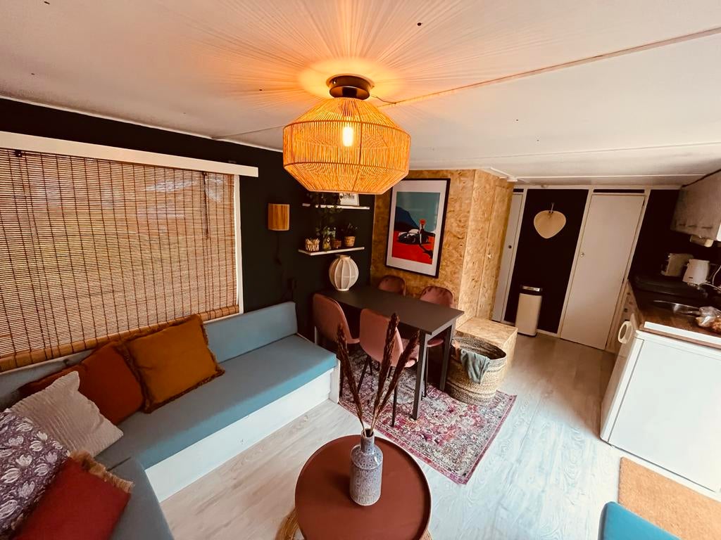 Te huur op Camping Bakkum, sfeervolle stacaravan met veranda, Caravans en Kamperen, Verhuur