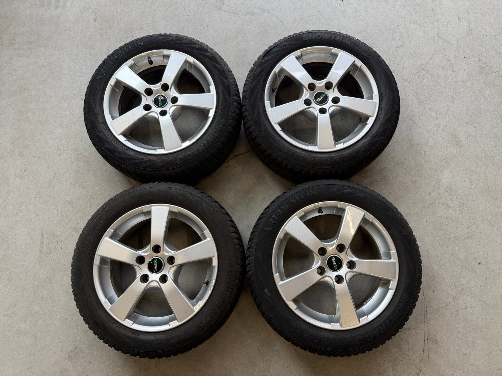 Setje Skoda RS Velgen + Vredestein Winterbanden 205/55R16, Ophalen, Gebruikt, 16 inch, Banden en Velgen