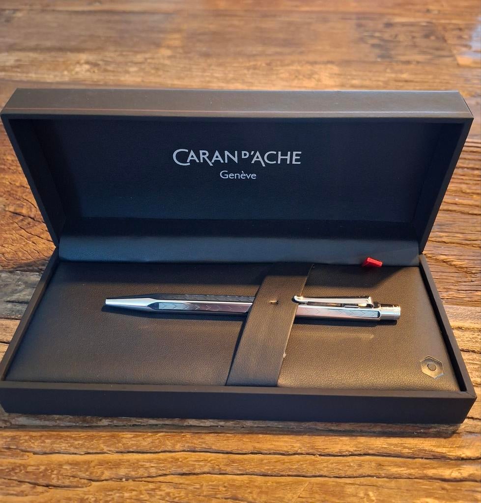 Zilveren pen: Caran d'Ache Genève Balpen in originele doos, Verzamelen, Ophalen of Verzenden, Zo goed als nieuw, Balpen, Overige merken