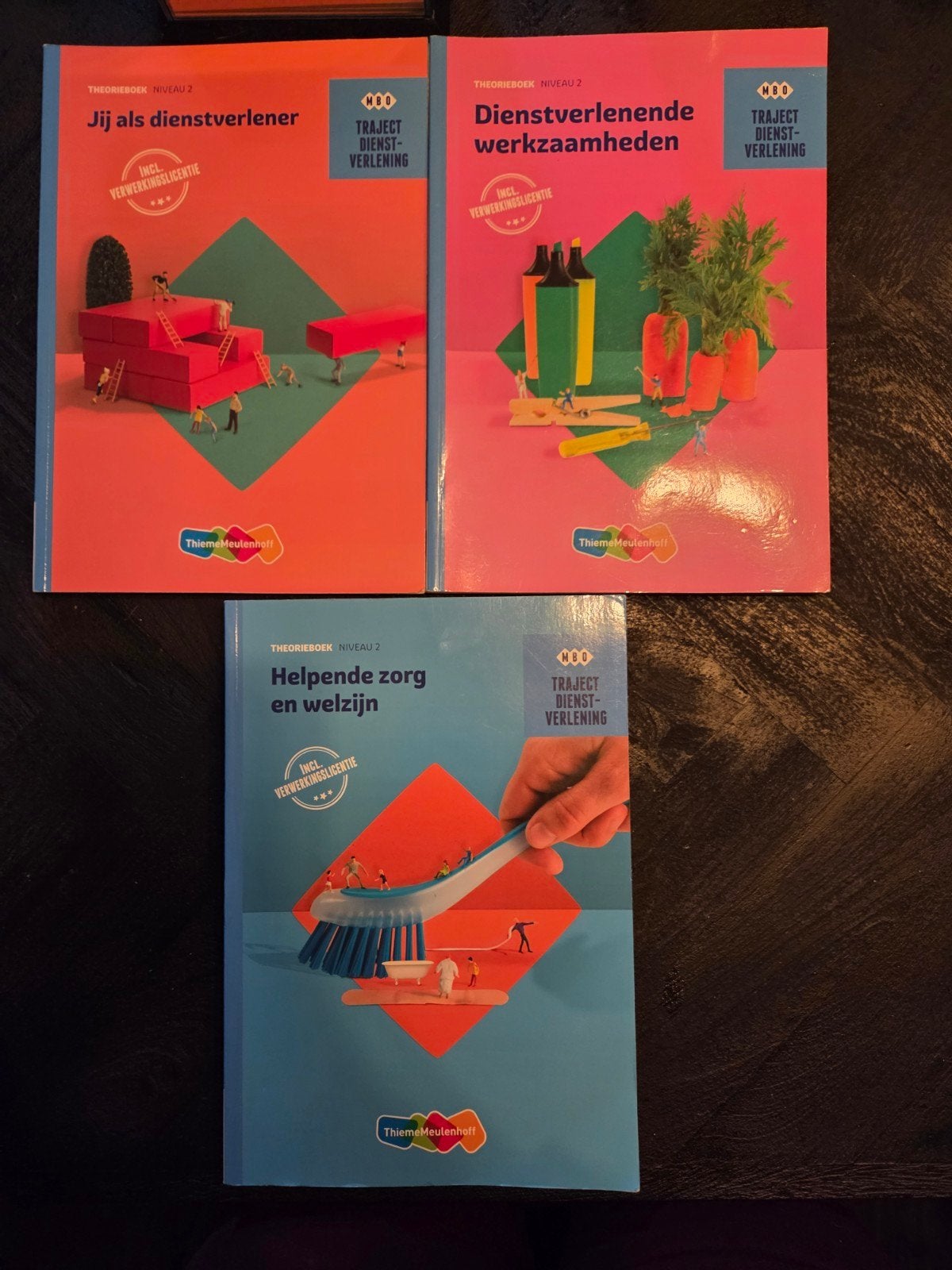 ThiemeMeulenhoff Traject Dienstverlening Niveau 2 boeken, Boeken, Ophalen of Verzenden, Zo goed als nieuw, VMBO, Overige vakken