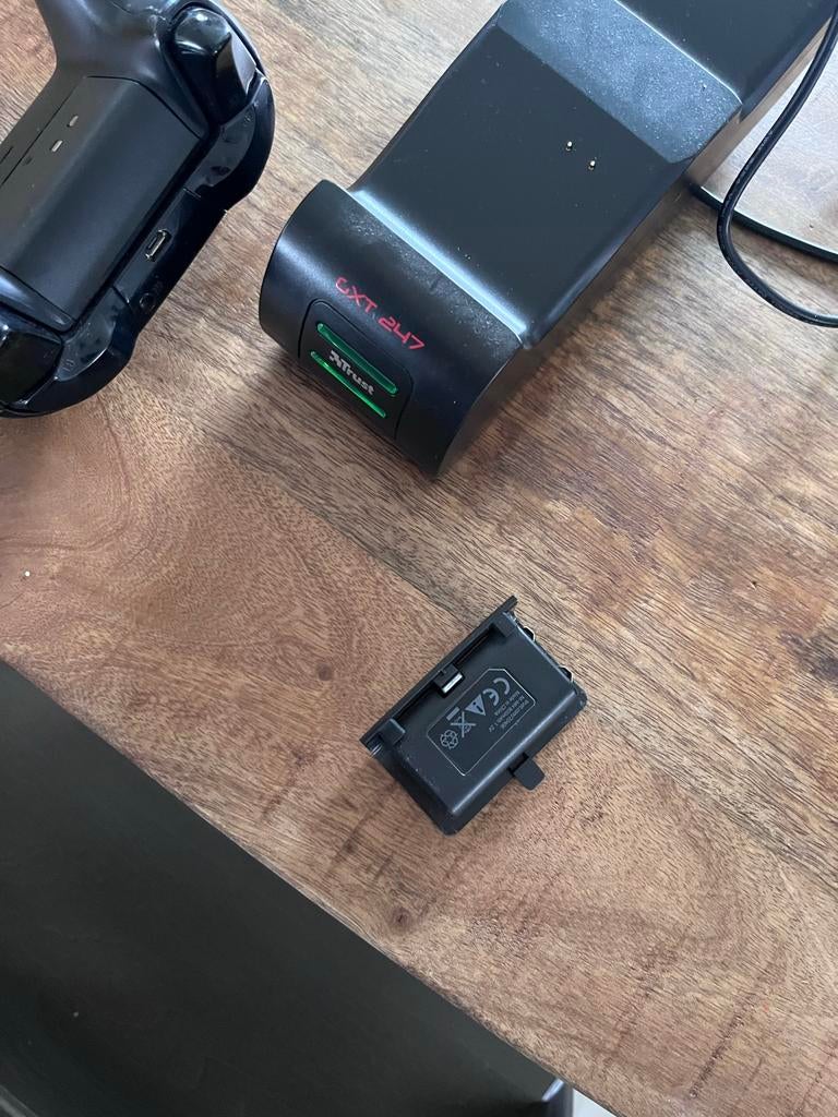 Charge dock Xbox One controllers met batterijen, Spelcomputers en Games, Spelcomputers | Xbox | Accessoires, Ophalen of Verzenden