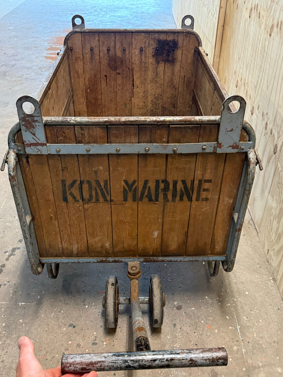 Unieke vintage transportkar Koninklijke Marine, Ophalen