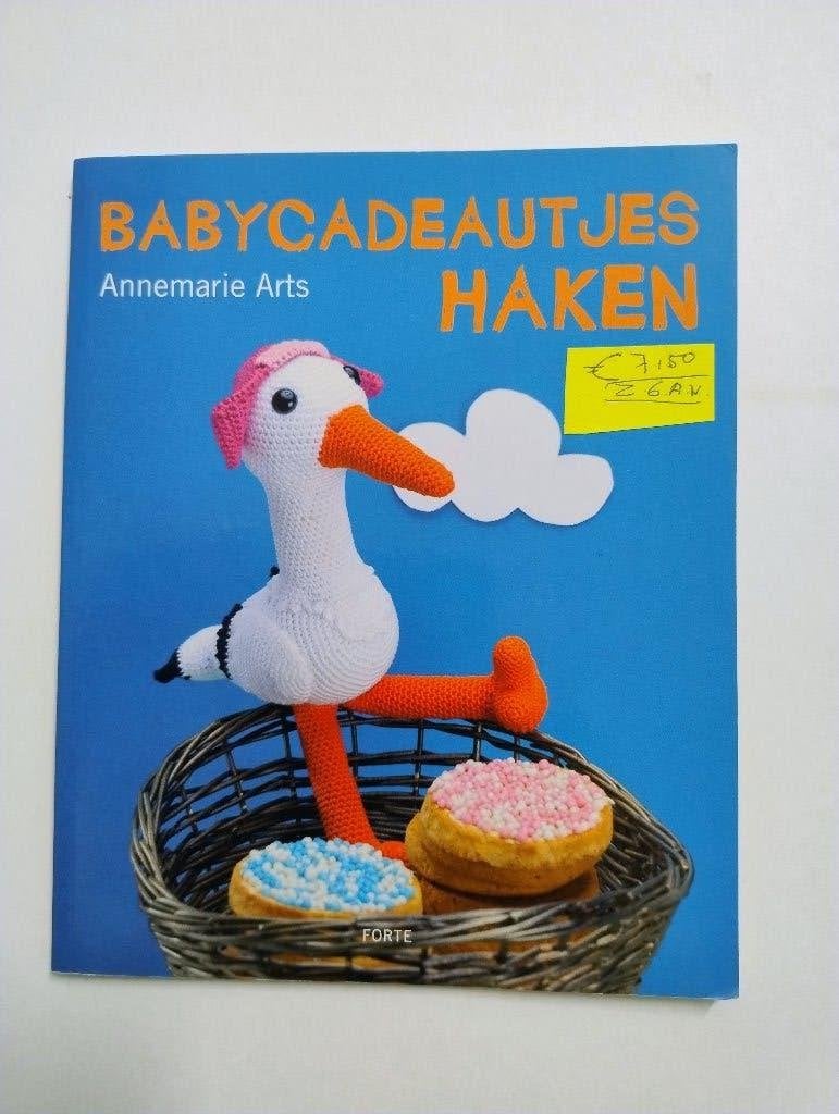 Haakboek  Babycadeautjes haken, Ophalen of Verzenden, Zo goed als nieuw, Haken, Patroon of Boek