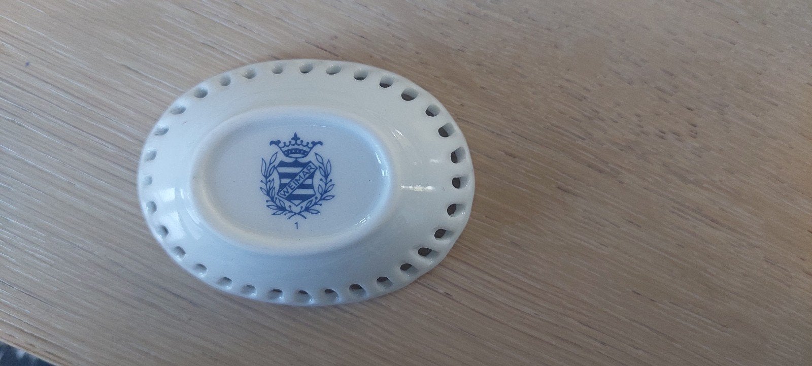 Weimar Porzellan Schaaltje met Rozen en onbeschadigde  Goudk, Ophalen of Verzenden