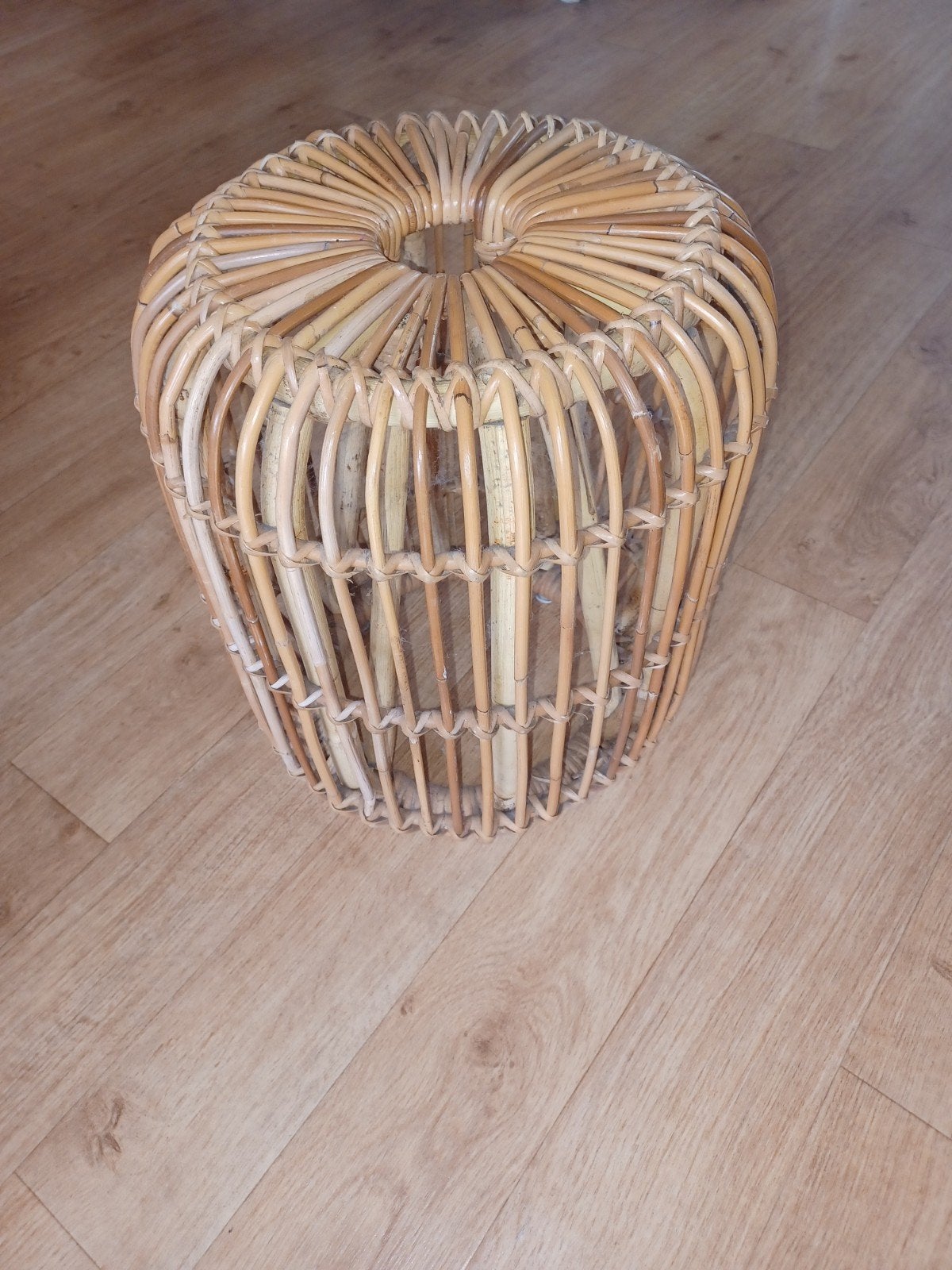 Rotan krukje/bijzettafel, Huis en Inrichting, Krukjes, Ophalen, Gebruikt, Overige materialen