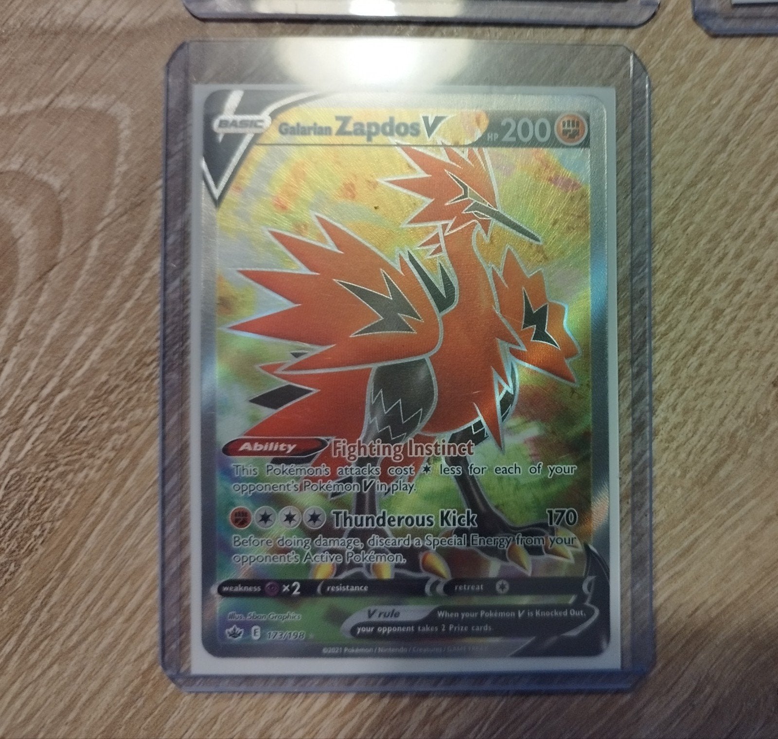 Pokémon TCG: Galarian Zapdos V (Full Art) - Chilling Reign, Hobby en Vrije tijd, Verzamelkaartspellen | Pokémon, Ophalen of Verzenden
