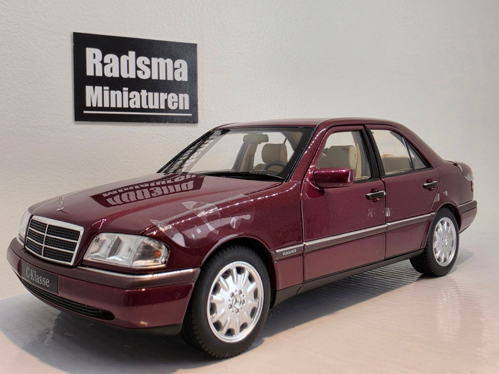 Mercedes-Benz C-Klasse W202 1994 - Almadine rood 1:18 Norev, Auto, Nieuw, Norev, Ophalen of Verzenden
