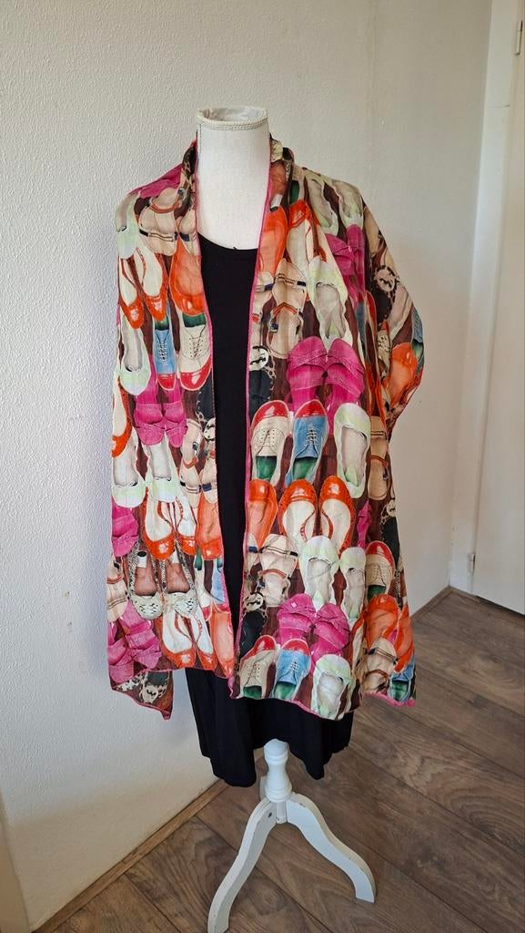 I love my moment A'dam kleurrijke sjaal met schoenenprint, Moment Amsterdam, Ophalen of Verzenden, Zo goed als nieuw