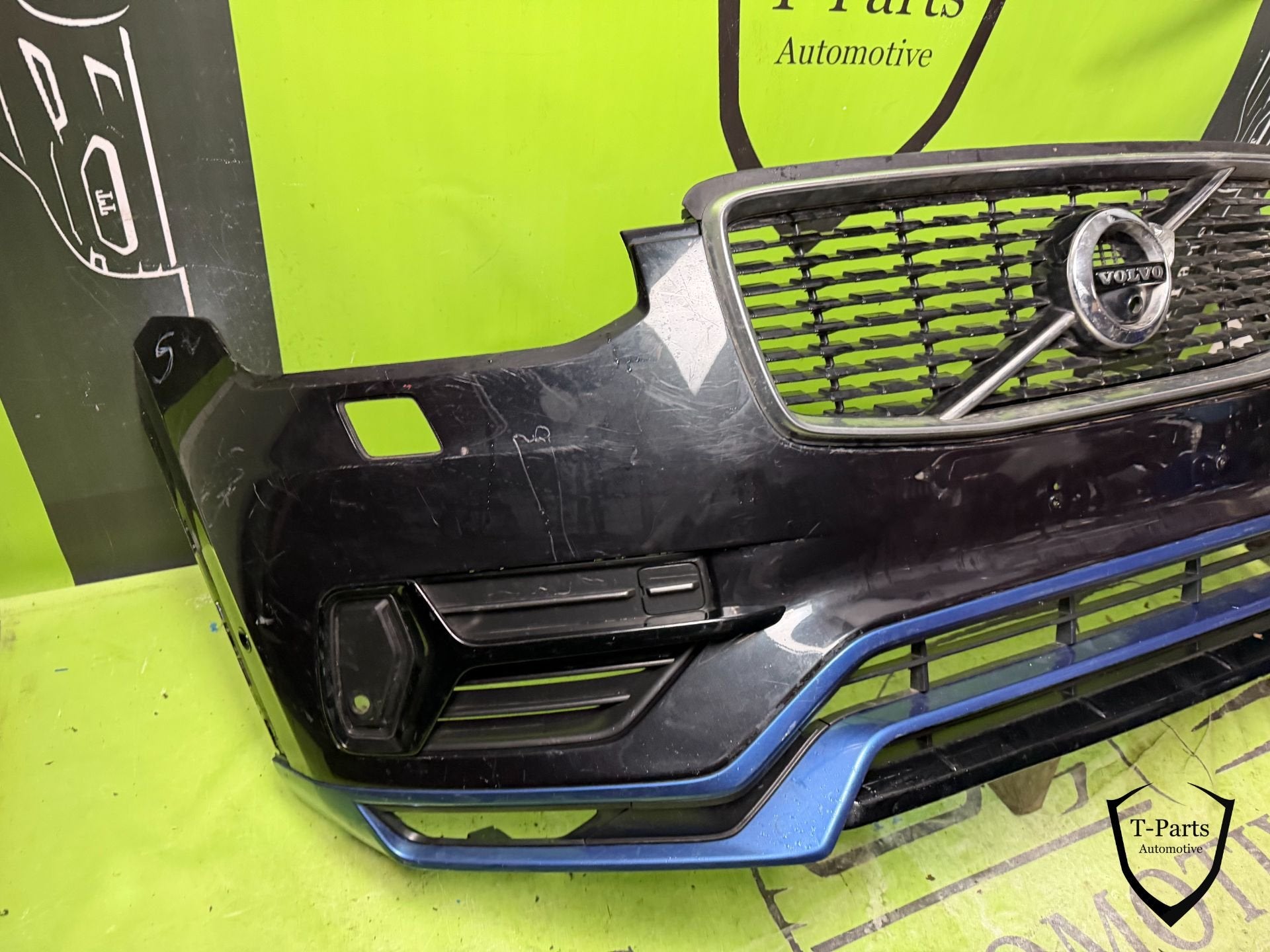 volvo XC90 voorbumper bumper R design, Gebruikt, Gunnar Engellaus vag 8
405 31  Gothenburg, SE, Info@volvocars.com, Ophalen of Verzenden