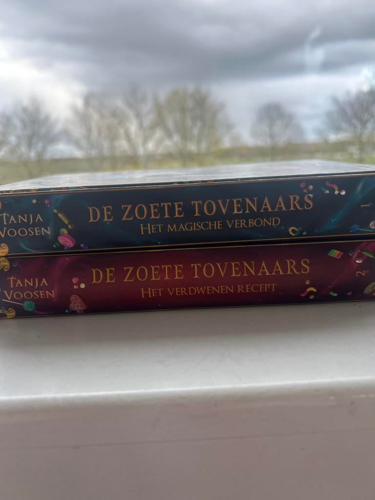 De Zoete Tovenaars - Het Magische Verbond & Het Verdwenen Re, Ophalen of Verzenden, Gelezen, Fictie algemeen