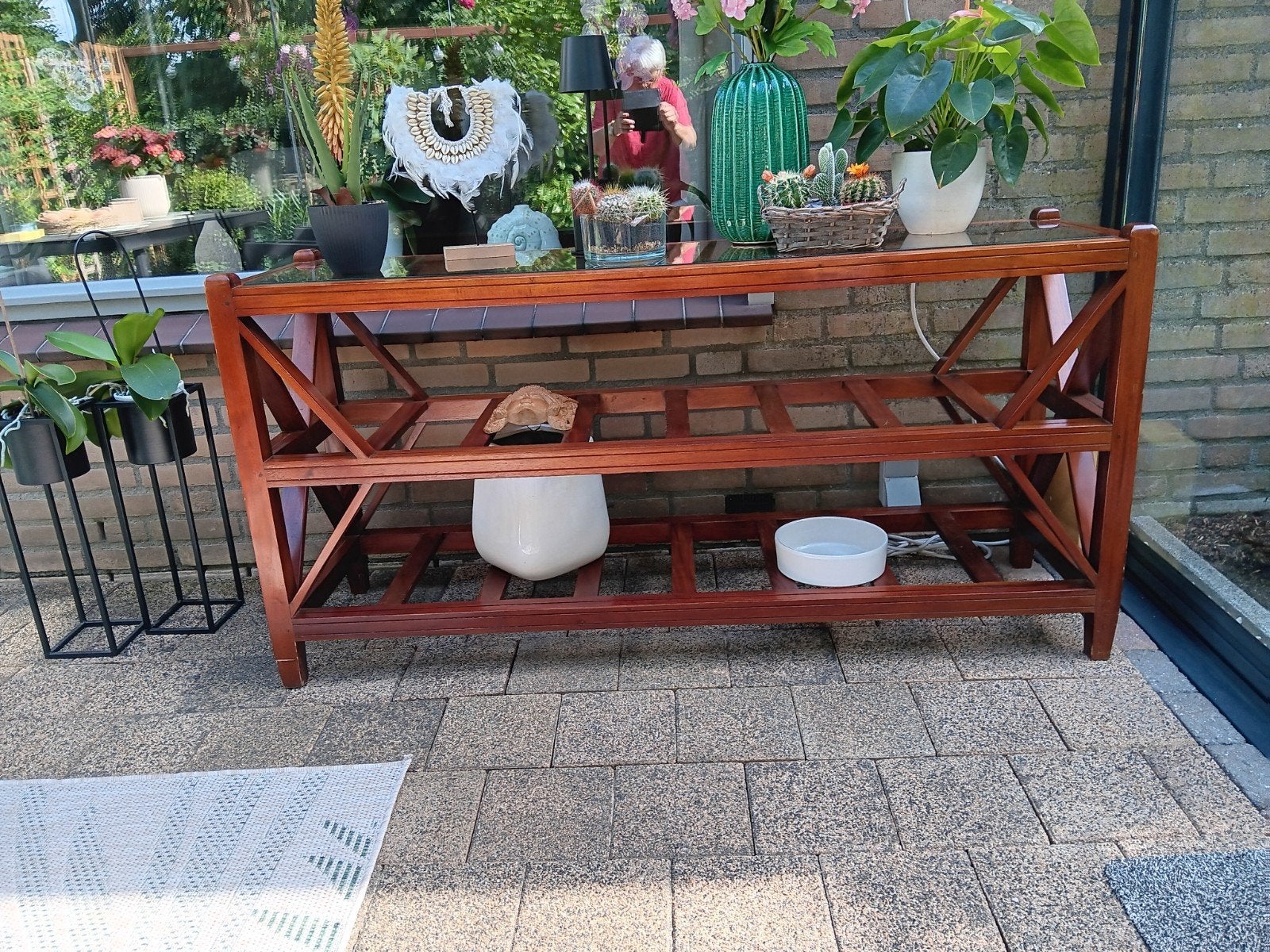 Echte Indonesische sidetable met glazen blad., Ophalen, Gebruikt, 100 tot 150 cm, Glas