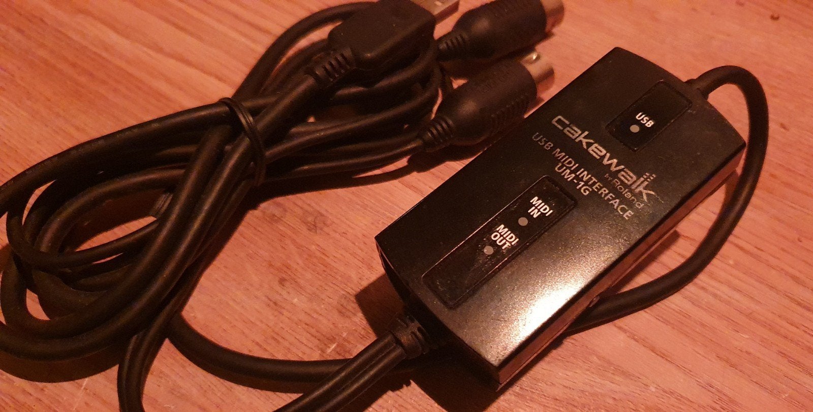 Roland UM-1G USB MIDI Interface, Muziek en Instrumenten, Midi-apparatuur, Verzenden, Gebruikt