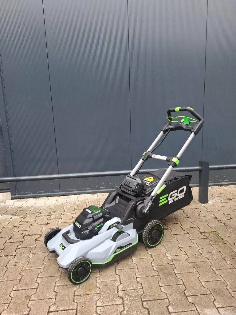 EGO LM2130E-SP accu gazonmaaier 52 cm set incl accu en lader, Tuin en Terras, Ophalen, Cirkelmaaier, Gebruikt, Accu-grasmaaier