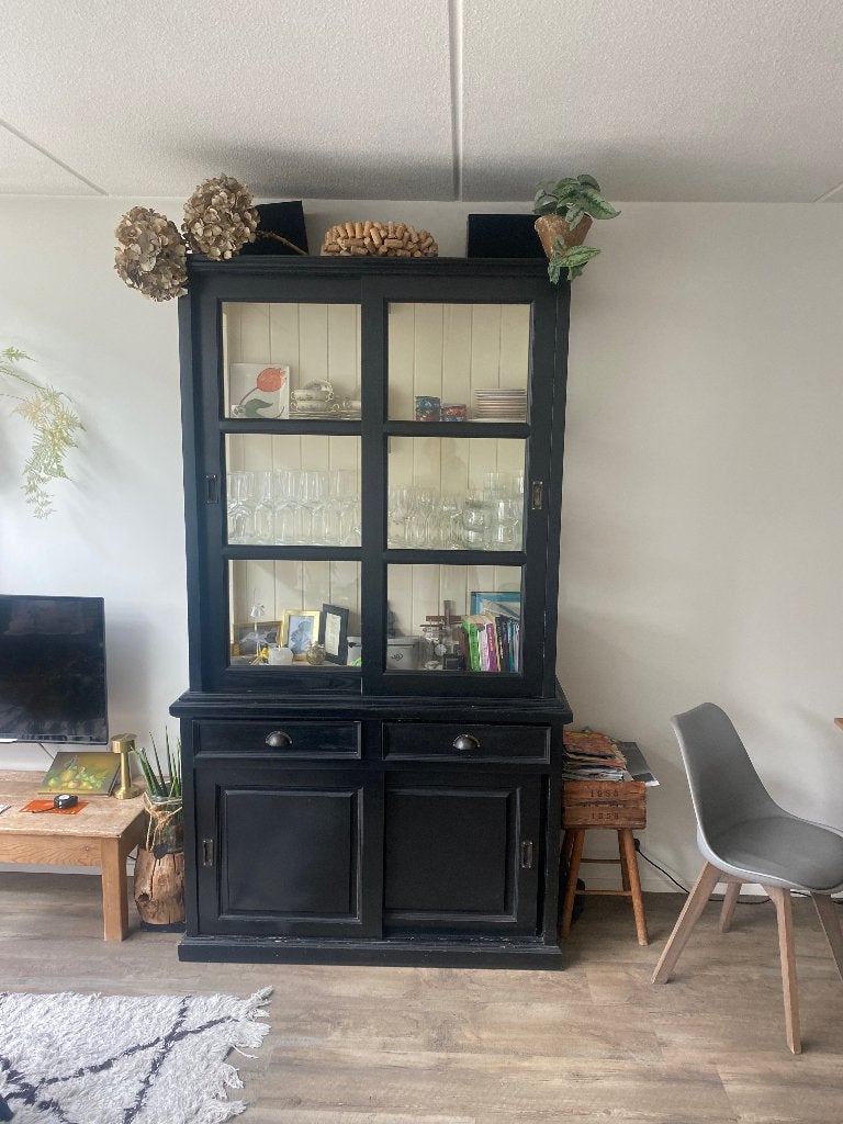 Buffetkast, zwart met lichte binnenkant, Ophalen, Gebruikt, 100 tot 150 cm, 200 cm of meer