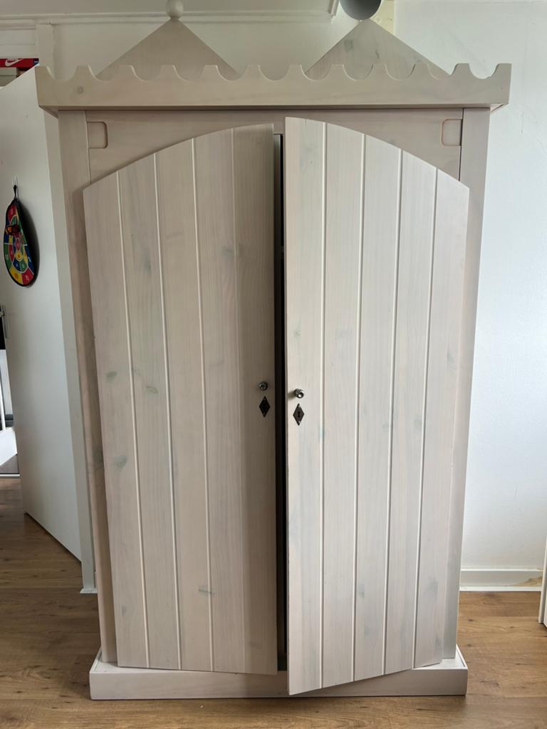 Kledingkast kasteel, Ophalen, Met deur(en), Gebruikt, 100 tot 150 cm