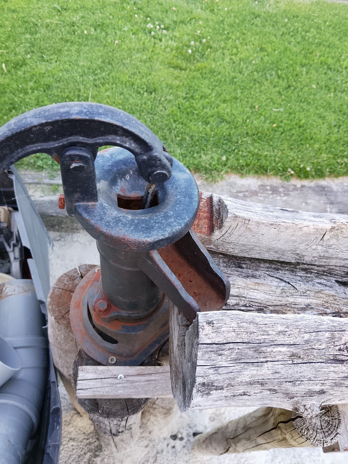 Antieke handwaterpomp - Decoratief en functioneel, Ophalen, Gebruikt, Handmatig, Bronpomp