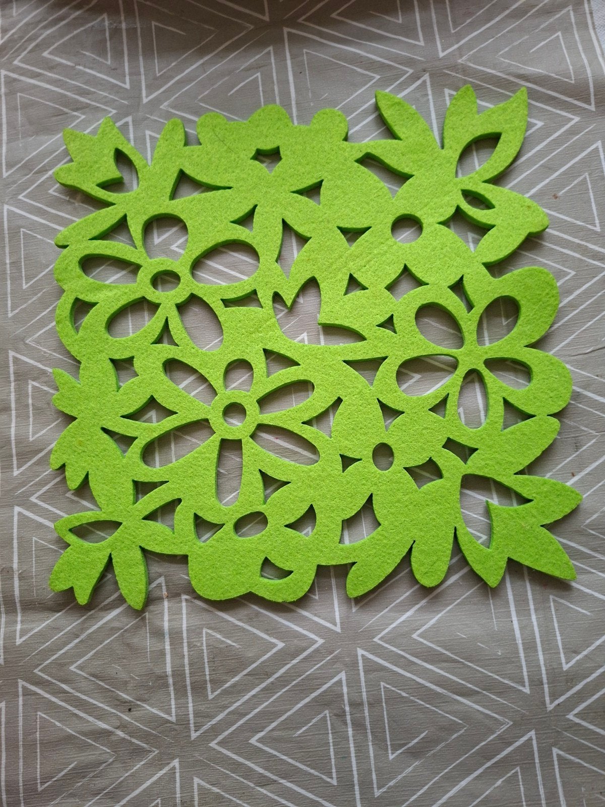 Groene vilten onderzetter met bloemmotief, Ophalen, Groen, Zo goed als nieuw, Modern