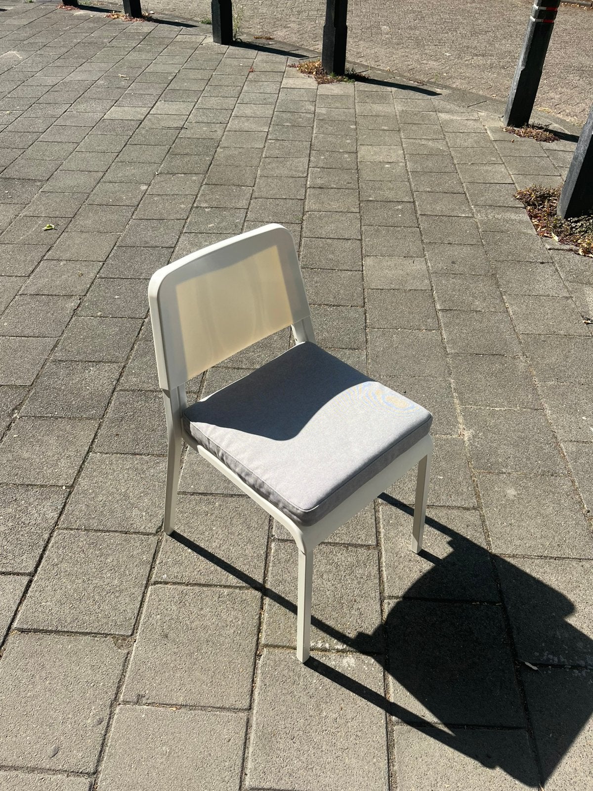 Teodores ikea stoel met kussen, Huis en Inrichting, Ophalen, Zo goed als nieuw, Wit, Eén