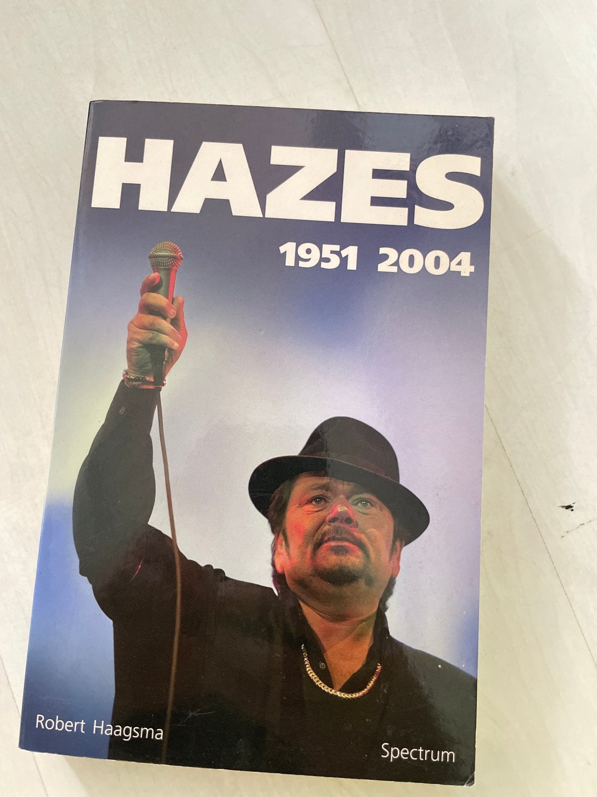 Boek Hazes 1951-2004 door Robert Haagsma, Boeken, Ophalen of Verzenden, Gelezen, Artiest