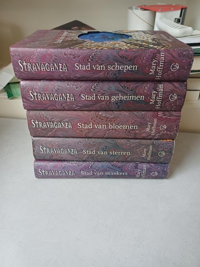 Stravaganza 1 tm 5, Boeken, Ophalen of Verzenden, Gelezen, Mary Hoffman