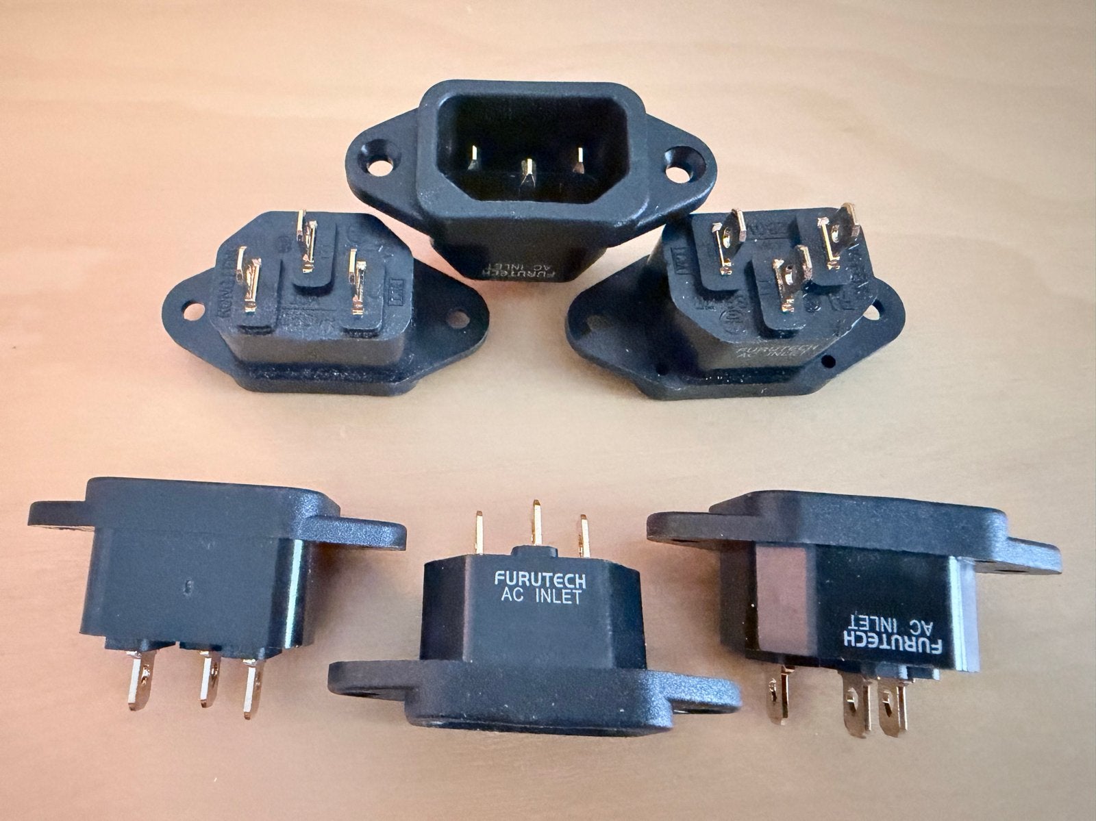 Furutech AC Inlet G - Nieuw en Ongebruikt (6 stuks), Ophalen of Verzenden, Nieuw, Overige kabels