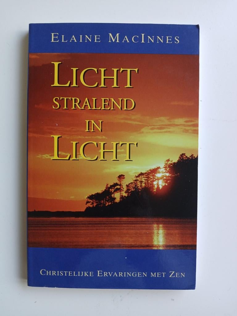 E. MacInnes - Licht stralend in licht, Ophalen of Verzenden, Gelezen, E. MacInnes