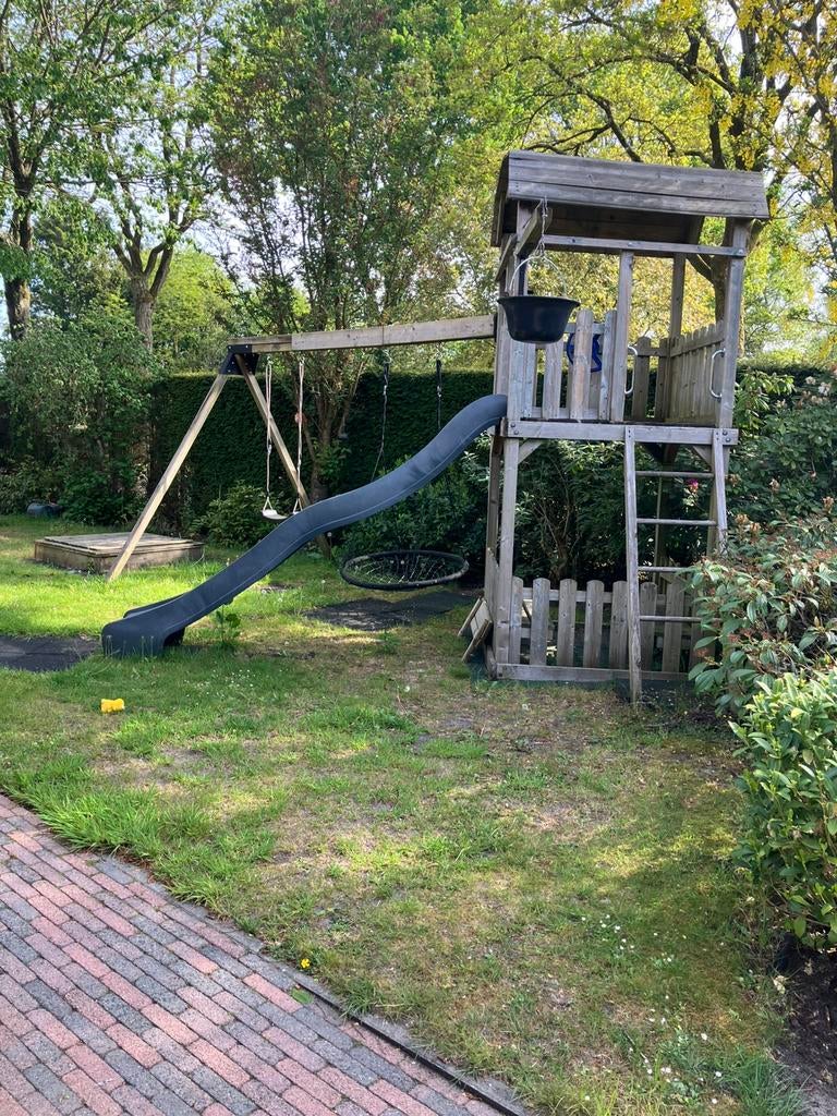 Speeltoestel buiten: glijbaan, huisje, twee schommels, takel, Ophalen, Gebruikt, Schommel