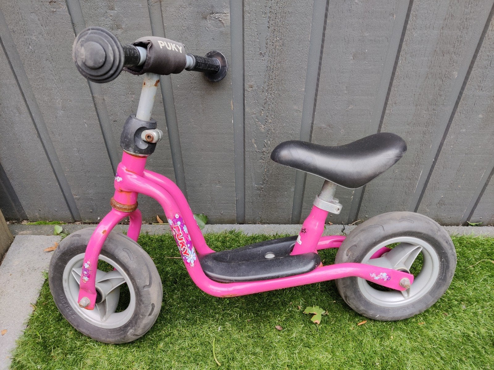 Roze Puky loopfiets voor kinderen