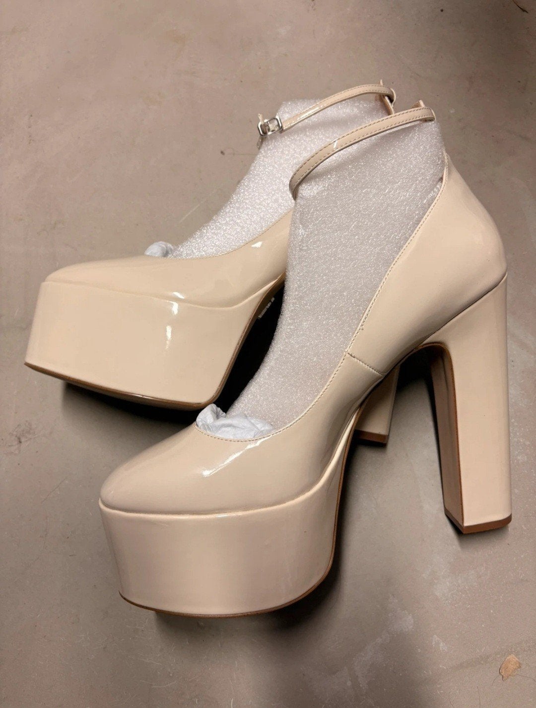 Steve Madden Skyrise hoge hakken met plateau maat 44, Kleding | Dames, Schoenen, Verzenden, Beige, Steve Madden, Nieuw