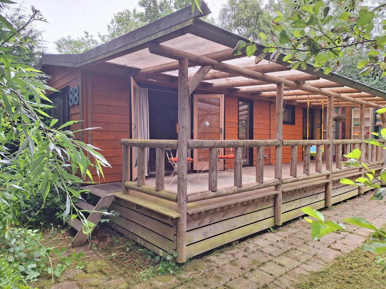 Ruime woodgalow/chalet ca. 52 m2+veranda, cv te verplaatsen