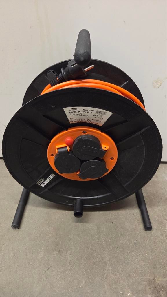 2st. QwattPro kabelhaspel 25m 3G1,5 H05VV-F Oranje IP44, Ophalen of Verzenden, Gebruikt, Kabel of Snoer