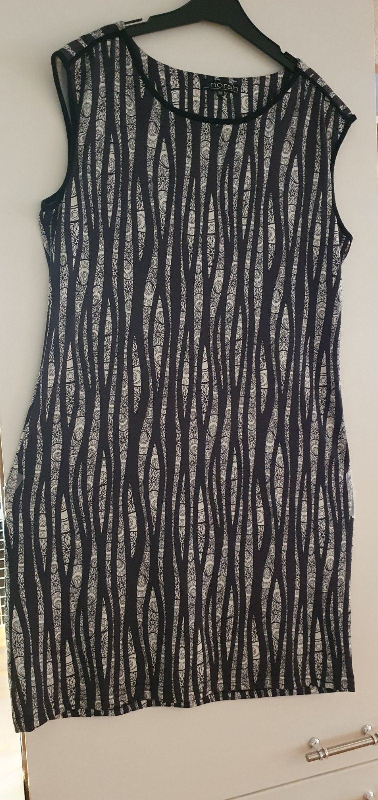 Norah Jurk met print, Kleding | Dames, Jurken, Maat 38/40 (M), Zwart, Ophalen of Verzenden, Zo goed als nieuw