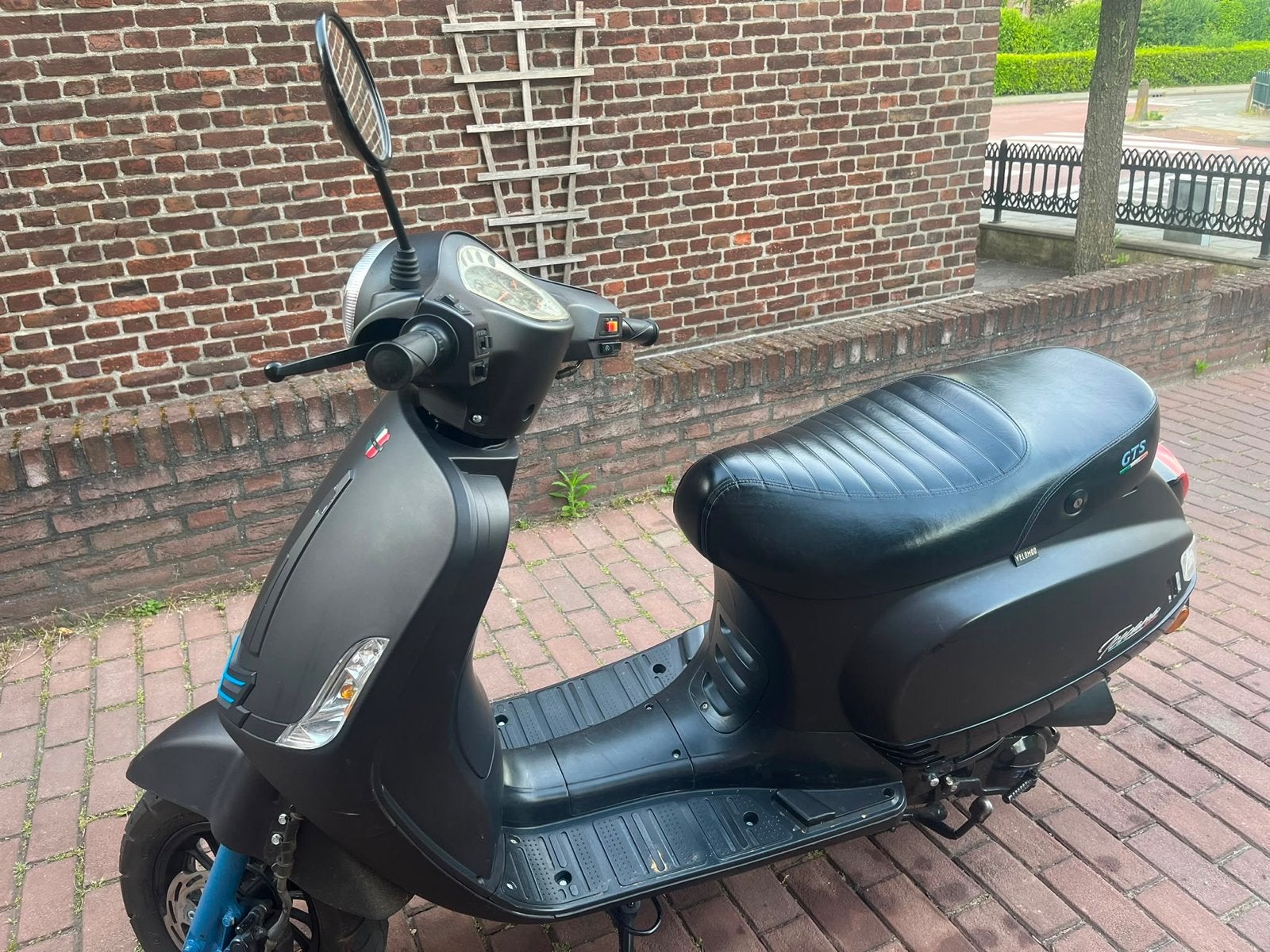 GTS Toscana Scooter - Mat Zwart, Gebruikt, Ophalen of Verzenden, Benzine, 50 cc