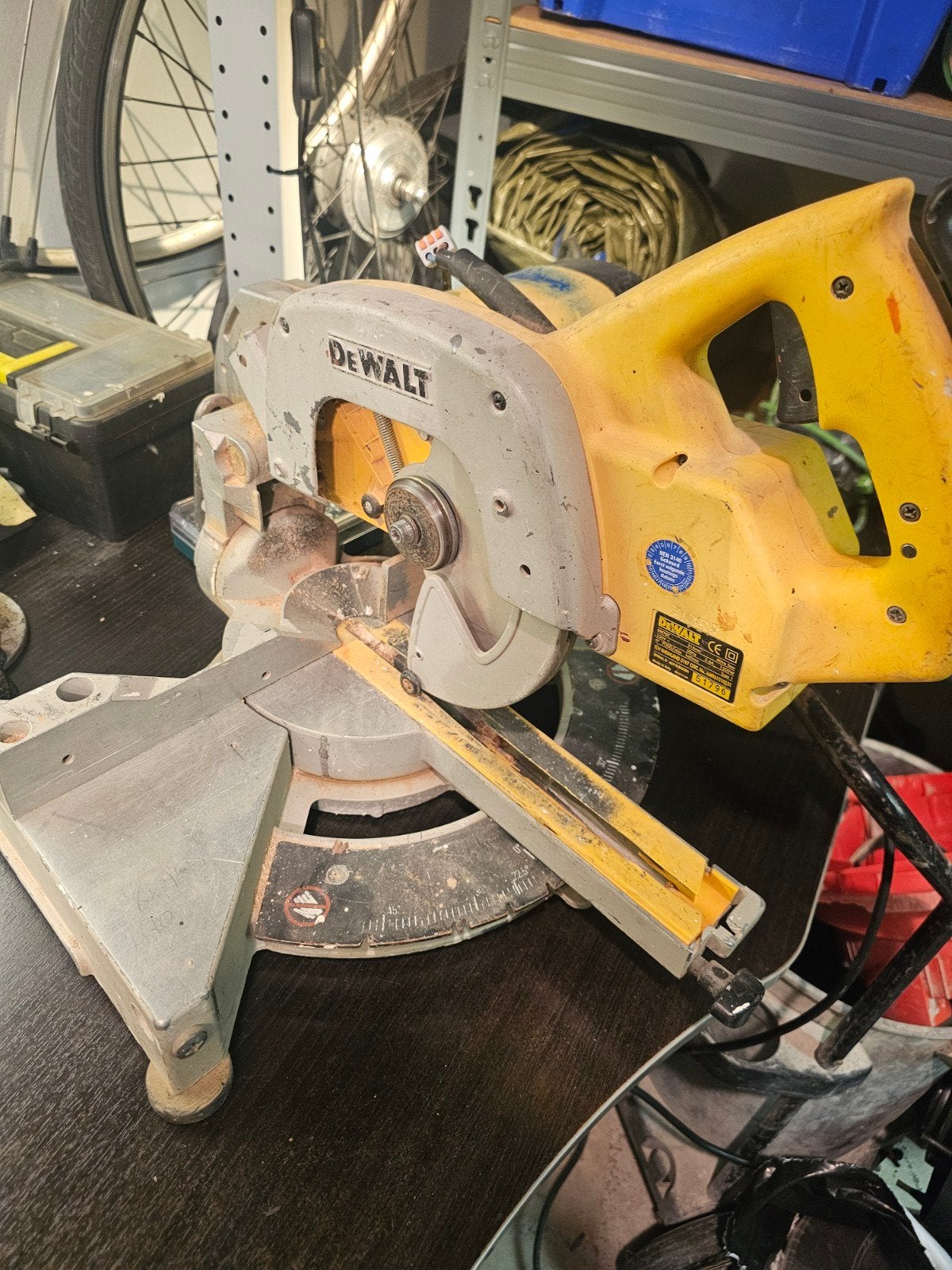 DeWalt Afkortzaag DW707 - Gebruikt maar functioneel, Gebruikt, DeWalt, 600 tot 1200 watt, Ophalen of Verzenden
