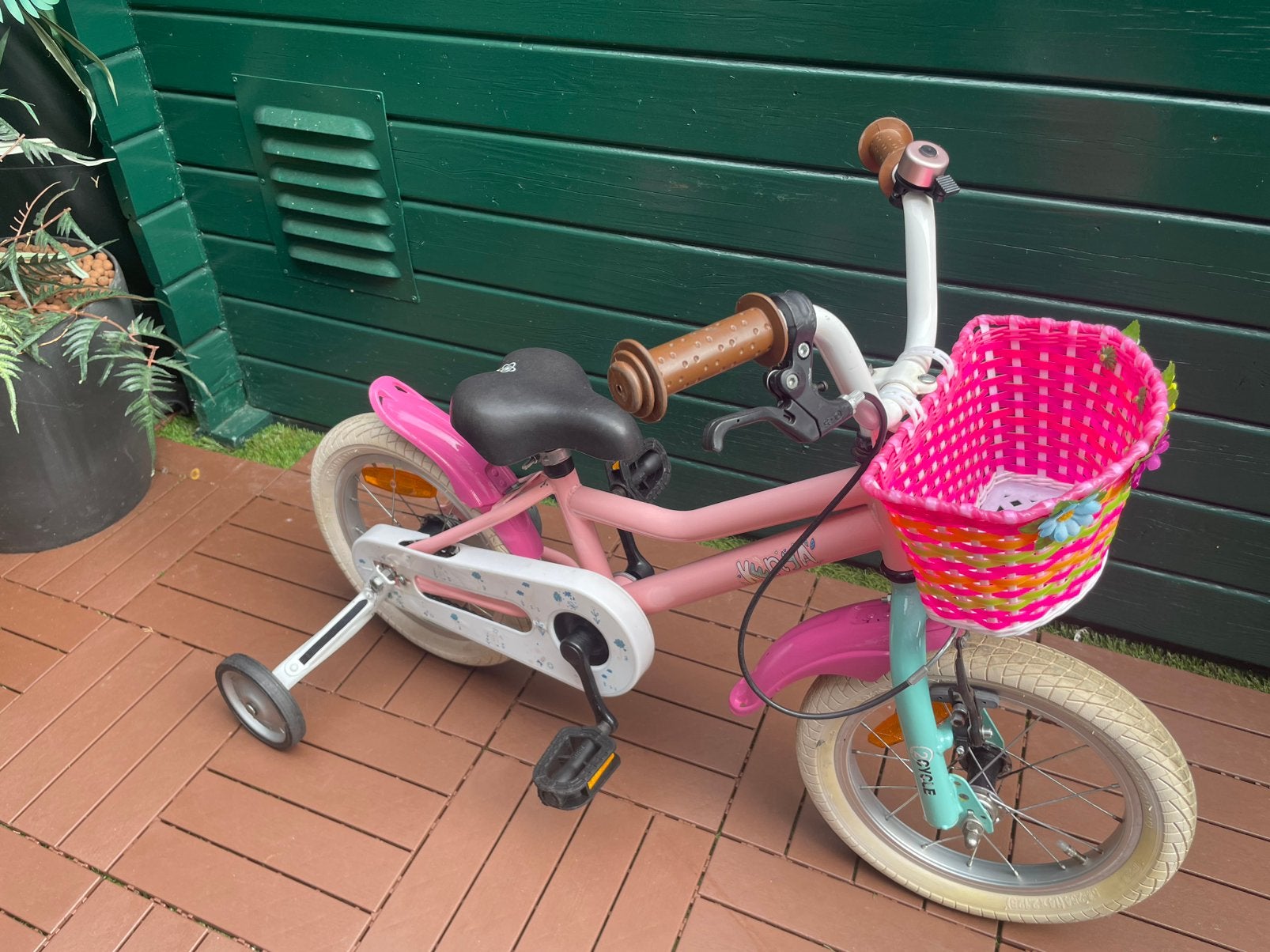 Mooie roze meisjes fiets, Fietsen en Brommers, Fietsen | Kinderfietsjes, Ophalen of Verzenden, Zo goed als nieuw, Minder dan 16 inch