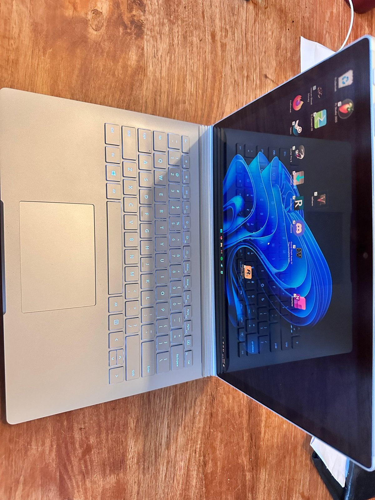 Microsoft Surface Book 2 - i7, 8GB RAM, GTX 1050, 256GB SSD, Computers en Software, Met videokaart, 2 tot 3 Ghz, Qwerty, 8 GB
