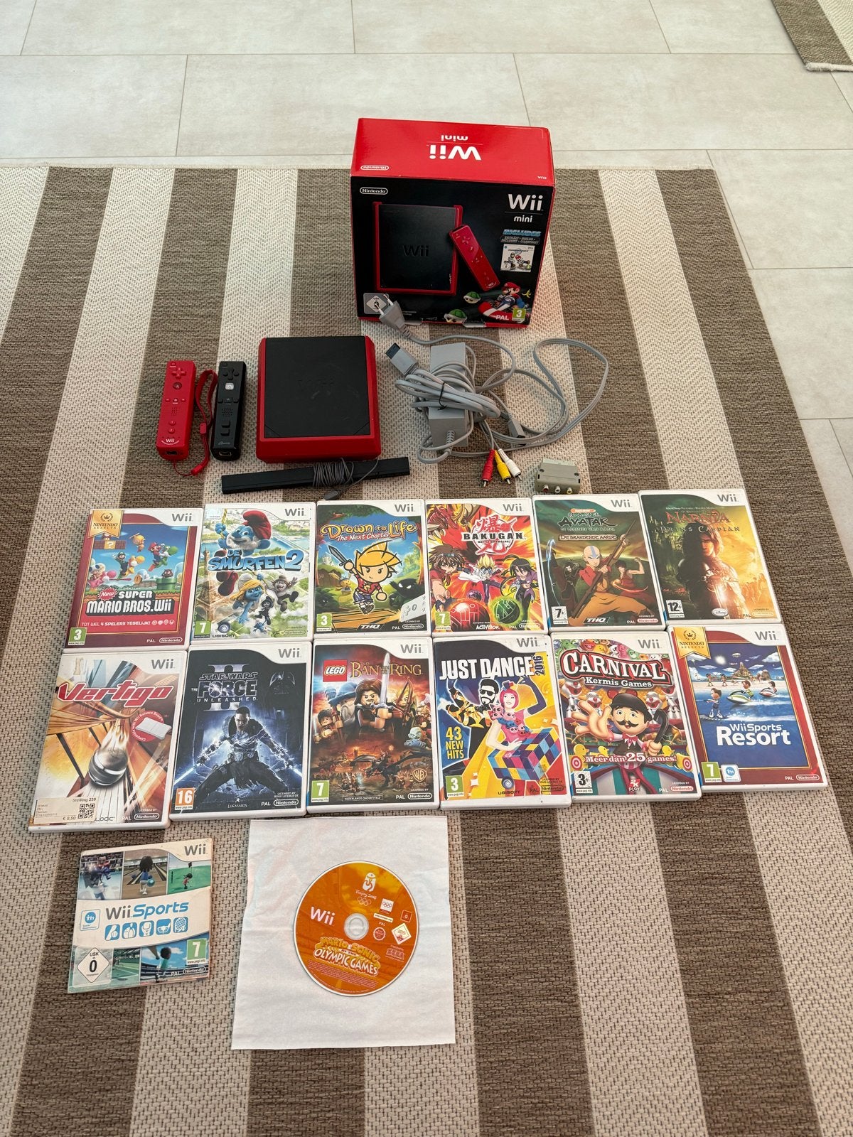 Wii Mini Set!, Ophalen of Verzenden, Gebruikt, Met 2 controllers, Met games