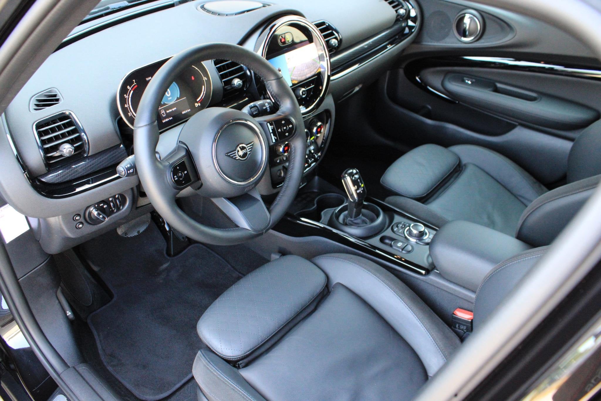 MINI Clubman 1.5 Cooper Camera | ACC | Comfort Access | Lede, 136 pk, Gebruikt, Automatische klimaatregeling, 715 kg