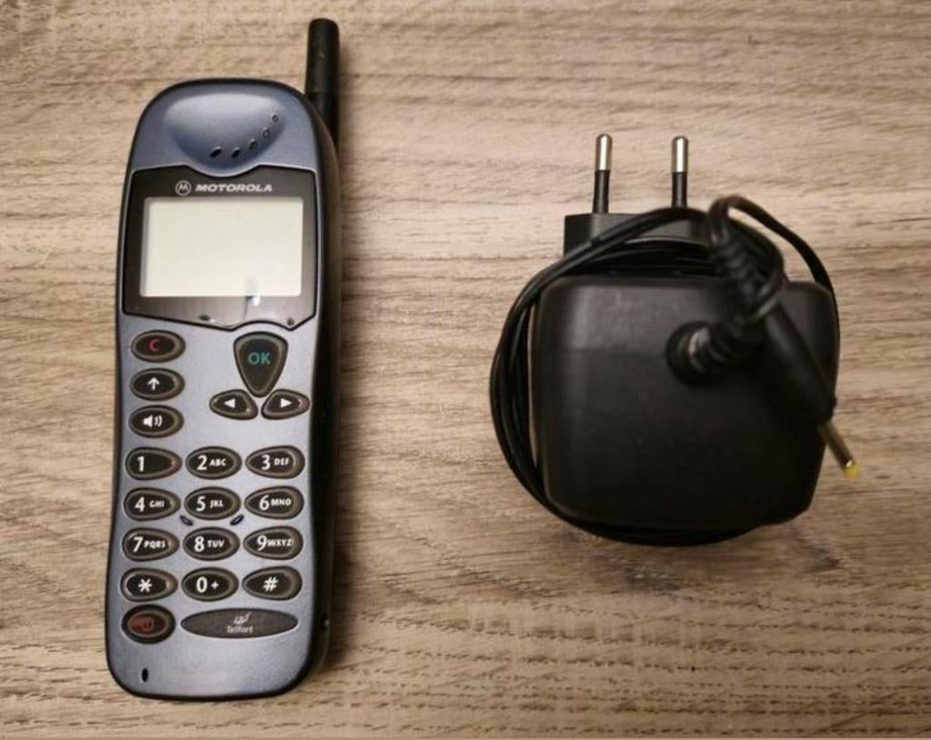 Zeldzame Vintage Motorola Mobiele GSM Telefoon oplader. Accu, Telecommunicatie, Mobiele telefoons | Nokia, Geen camera, Zwart