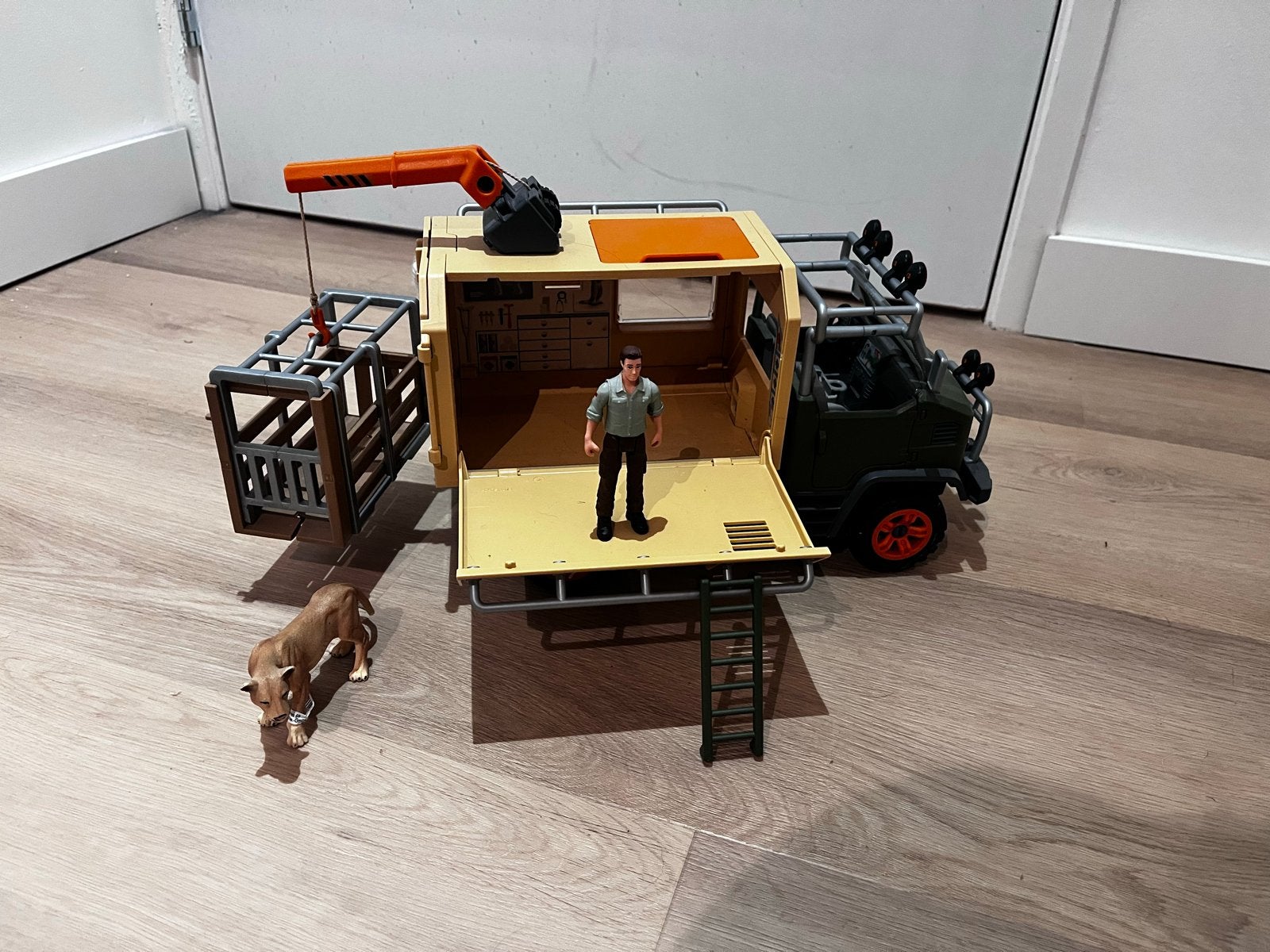 Schleich Reddingstruck voor Dieren met Leeuw en Ranger, Ophalen of Verzenden, Zo goed als nieuw, Jongen of Meisje